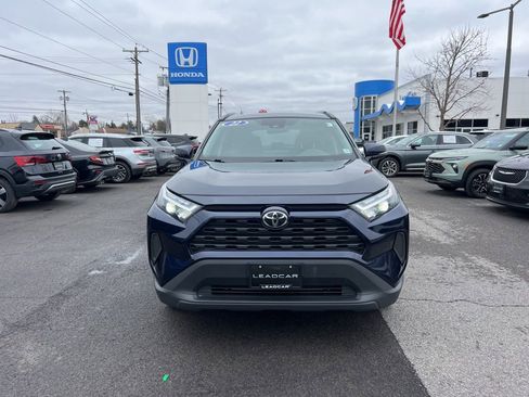 Used 2022 Toyota RAV4 XLE w/ Convenience Package image 8