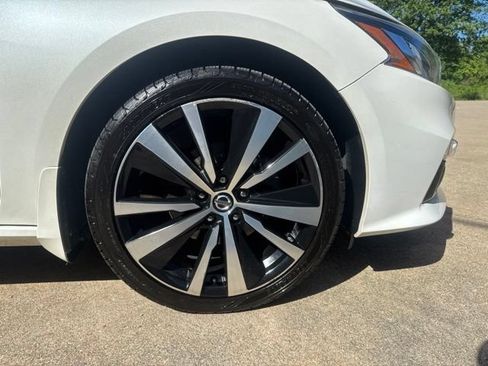 Used 2019 Nissan Altima 2.5 Platinum AWD/4WD image 30