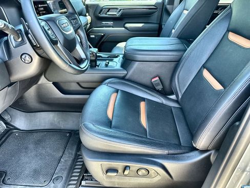 Used 2024 GMC Sierra 1500 AT4 w/ Technology Package AWD/4WD image 9