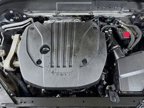 Used 2025 Volvo XC60 B5 Plus image 39