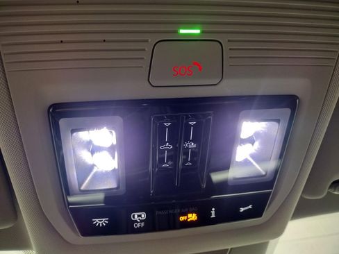 New 2026 Volkswagen Tiguan SE image 33