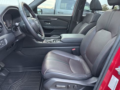 Used 2025 Honda Pilot Black Edition image 11