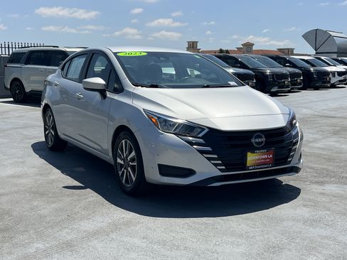 Used 2023 Nissan Versa SV FWD image 10