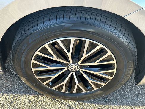 Used 2020 Volkswagen Jetta SE w/ SE Cold Weather Package image 7