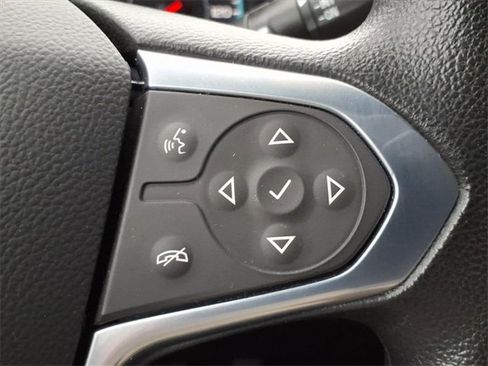 Used 2022 Chevrolet Traverse LS image 24