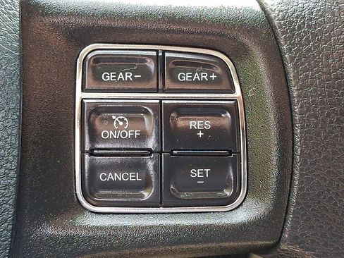 Used 2020 RAM 1500 Classic SLT image 25