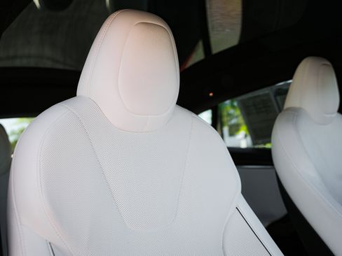 Used 2021 Tesla Model S Plaid image 33