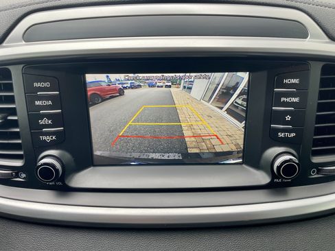 Used 2019 Kia Sorento AWD V6 image 26