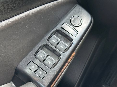 Used 2018 Chevrolet Suburban LS AWD/4WD image 32
