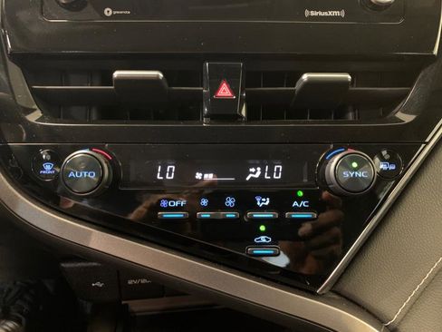 Used 2023 Toyota Camry SE image 29