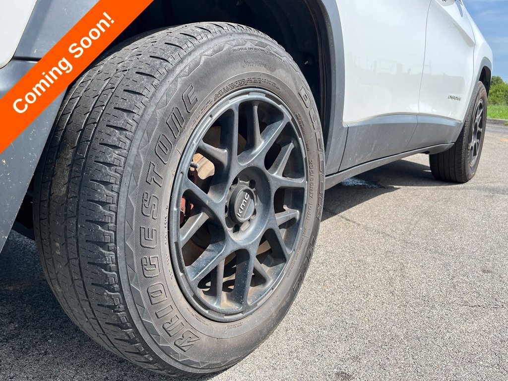 Used 2019 Jeep Cherokee Latitude w/ Popular Appearance Group AWD/4WD image 15