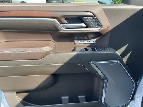Used 2025 GMC Sierra 1500 Denali w/ Denali Reserve Package AWD/4WD image 12