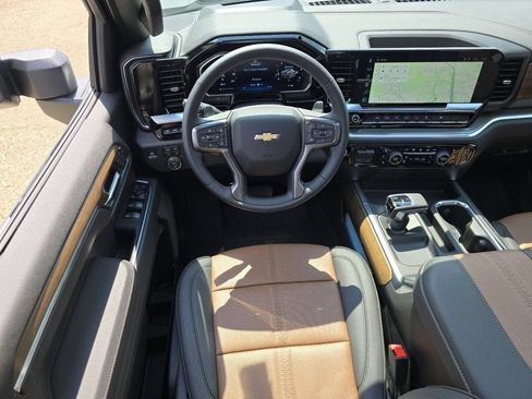 Used 2026 Chevrolet Silverado 1500 High Country w/ Technology Package AWD/4WD image 33