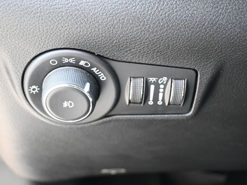 Used 2024 Jeep Compass Latitude AWD/4WD image 9