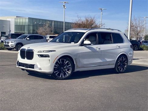 Certified 2025 BMW X7 xDrive40i w/ Premium Package image 2