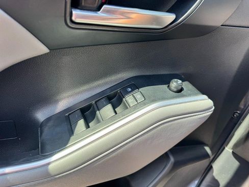 Used 2021 Toyota Highlander XLE AWD/4WD image 25