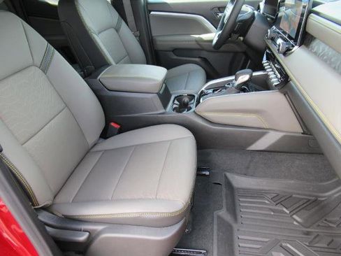 New 2025 Chevrolet Colorado ZR2 w/ ZR2 Bison Edition image 13