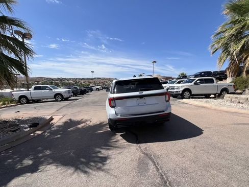 Used 2026 Ford Explorer ST-Line AWD/4WD image 4