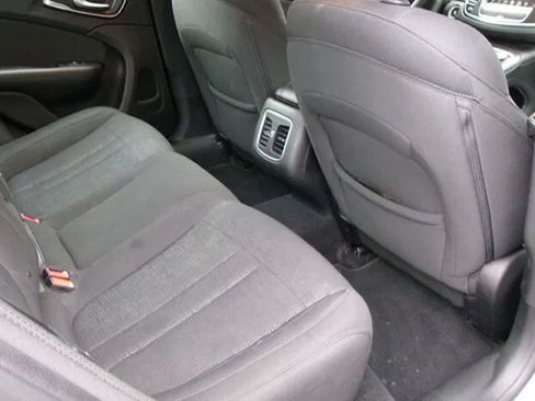 Used 2016 Chrysler 200 Limited w/ Convenience Group FWD image 10