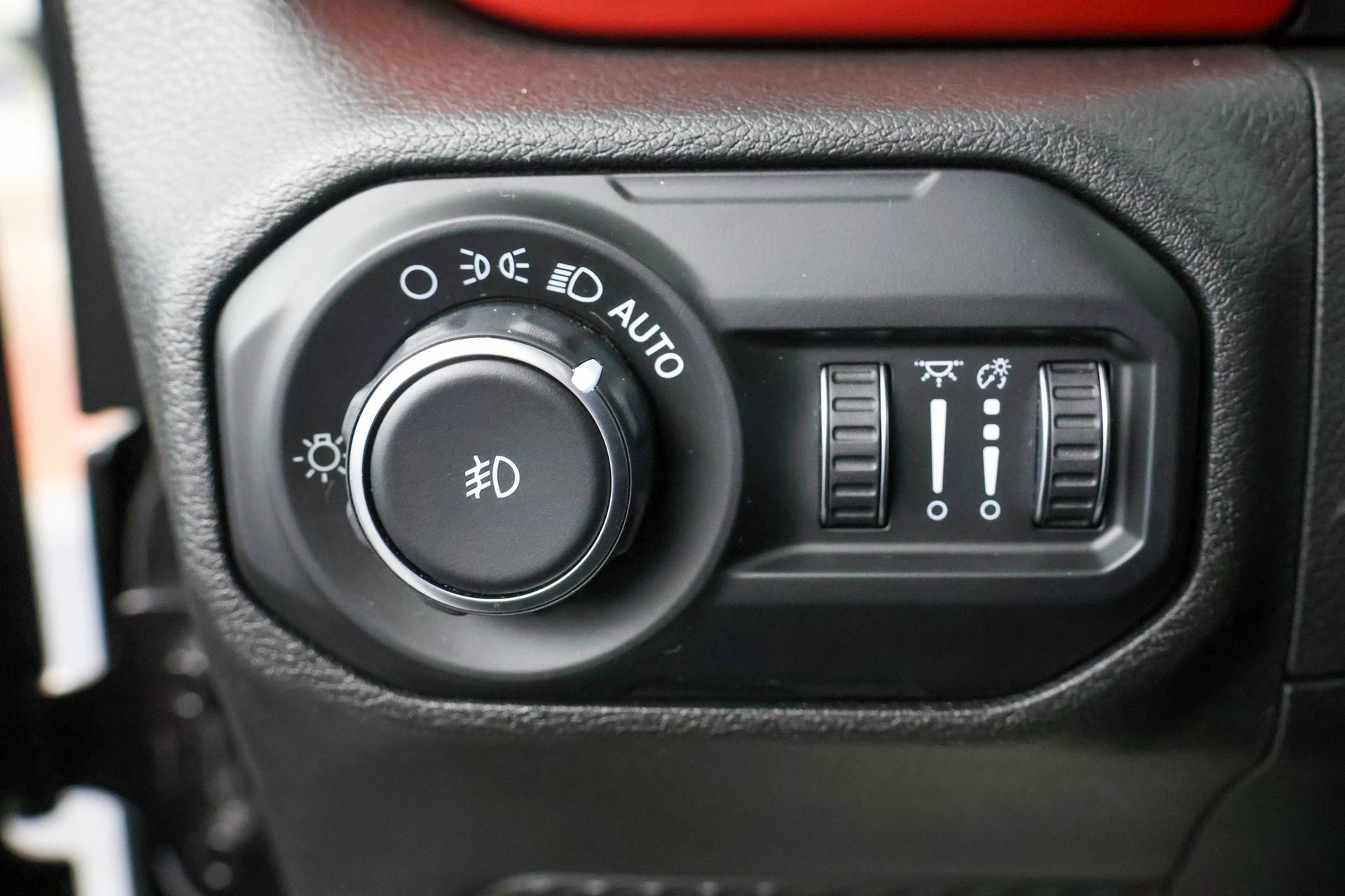 Used 2020 Jeep Wrangler Unlimited Rubicon w/ Cold Weather Group AWD/4WD image 24