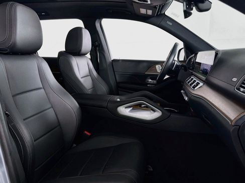 Certified 2025 Mercedes-Benz GLS 450 4MATIC w/ AMG Line Exterior image 8