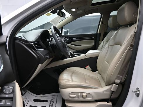 Used 2018 Buick Enclave Essence AWD/4WD image 9