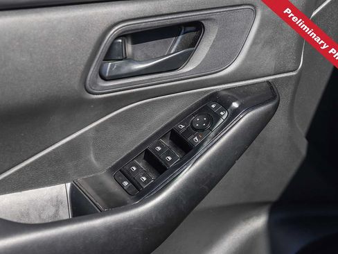Used 2025 Nissan Rogue S FWD image 15