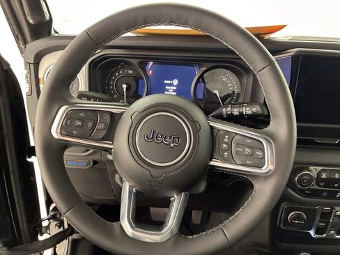 Used 2025 Jeep Wrangler Unlimited Sahara w/ Safety Group AWD/4WD image 22