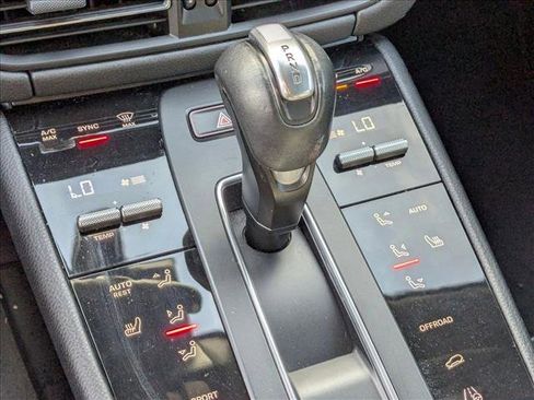 Used 2022 Porsche Macan image 11