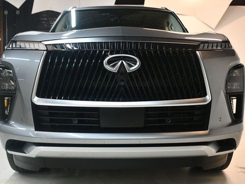 Used 2025 INFINITI QX80 Sensory image 12