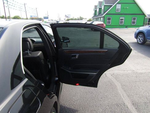 Used 2014 Mercedes-Benz E 350 4MATIC Sedan image 21