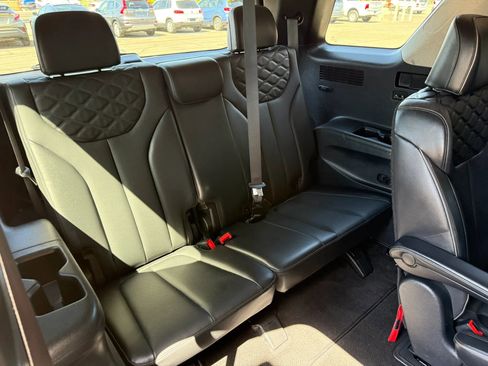 Used 2022 Hyundai Palisade Limited FWD image 28