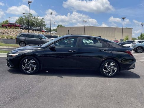 Used 2025 Hyundai Elantra Sport FWD image 6