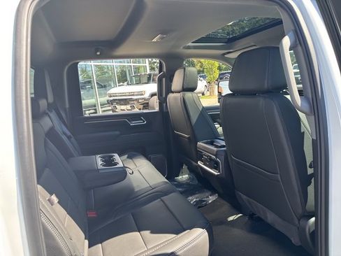 New 2025 GMC Sierra 3500 Denali w/ Denali Reserve Package image 15