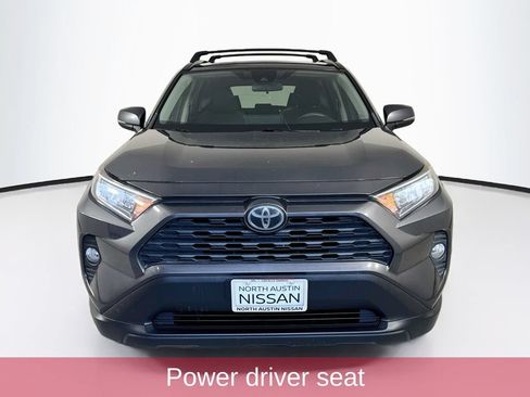 Used 2020 Toyota RAV4 XLE w/ Convenience Package FWD image 2