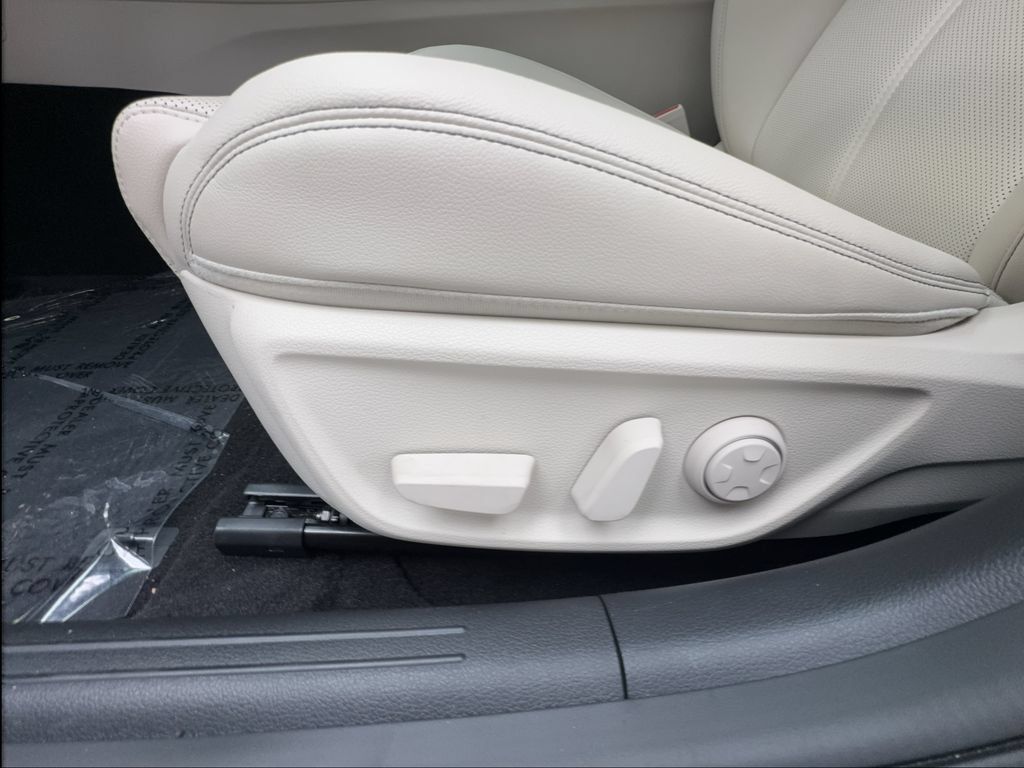 Used 2026 Genesis G70 2.5T RWD image 18