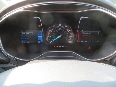 Used 2017 Ford Fusion SE w/ Fusion SE Technology Package FWD image 17