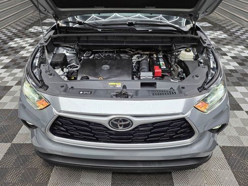 Used 2021 Toyota Highlander LE FWD image 39