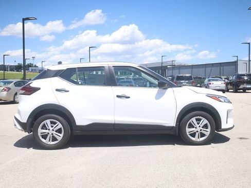 Certified 2025 Nissan Kicks Play S FWD image 3