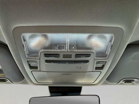 Used 2019 Toyota Highlander XLE FWD image 31