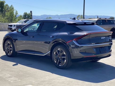 New 2026 Kia EV6 Wind RWD image 6