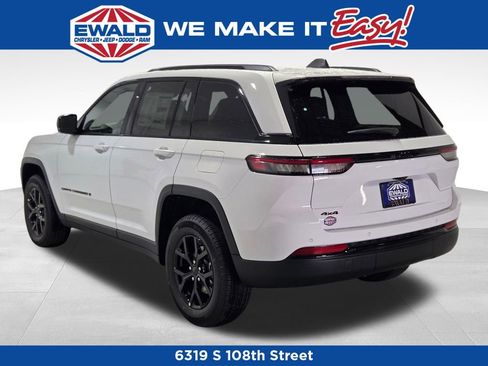 New 2025 Jeep Grand Cherokee Altitude image 19