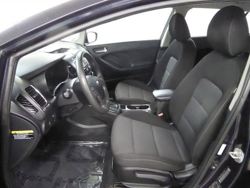 Used 2018 Kia Forte LX image 17