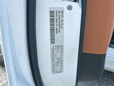 Used 2024 Chrysler Pacifica Pinnacle image 35