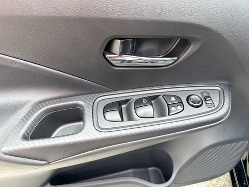 Used 2025 Nissan Versa SV FWD image 15