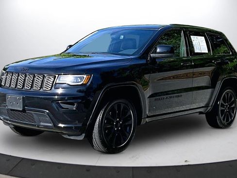 Certified 2022 Jeep Grand Cherokee Laredo X AWD/4WD image 4
