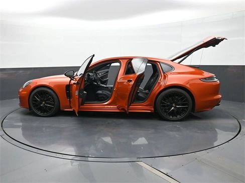 Used 2022 Porsche Panamera 4 Platinum Edition image 30