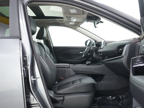 Used 2023 Nissan Rogue SV w/ SV Premium Package image 11