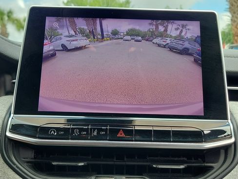 Used 2022 Jeep Compass Latitude FWD image 27