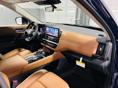 New 2026 Nissan Pathfinder Platinum FWD image 34